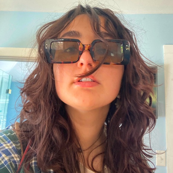 Meet your Posher, Sophia - Picture 1 of 3